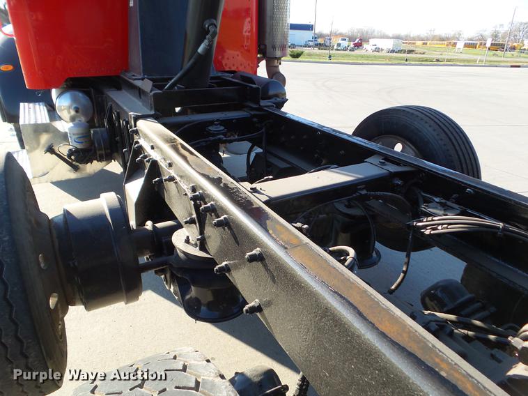 image for item L5727 2007 Peterbilt 335 dump truck