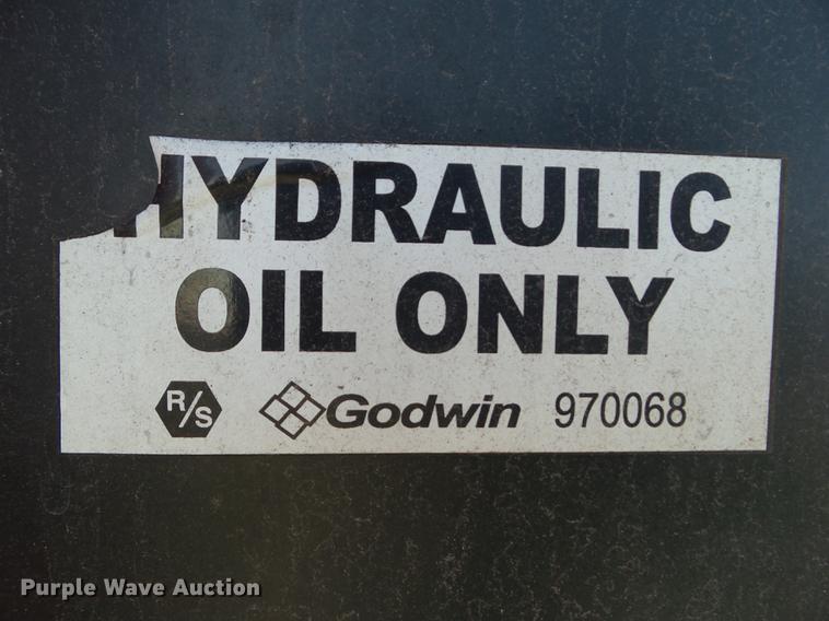 image for item L5727 2007 Peterbilt 335 dump truck