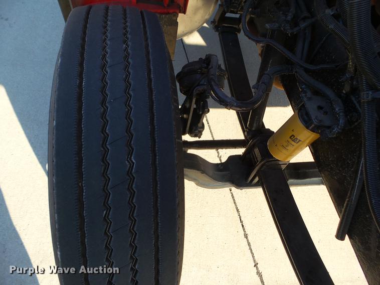 image for item L5727 2007 Peterbilt 335 dump truck