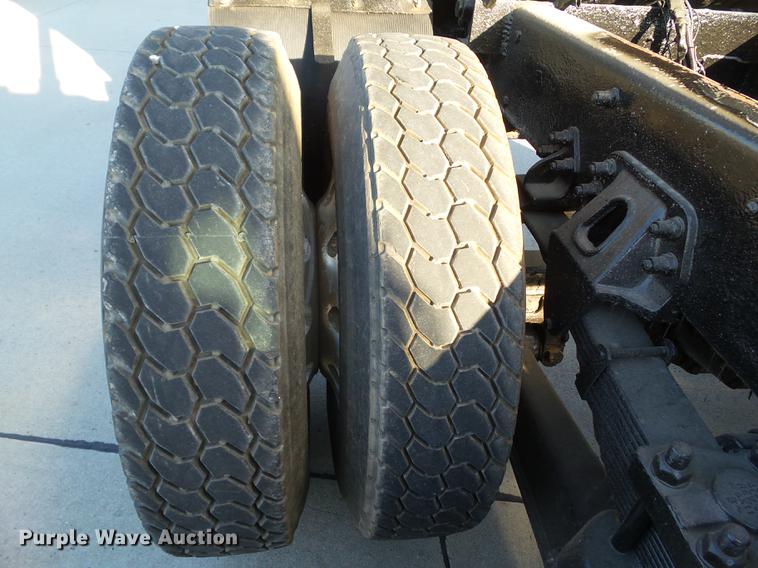 image for item L5727 2007 Peterbilt 335 dump truck