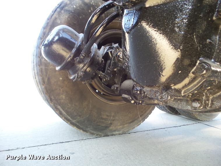 image for item L5727 2007 Peterbilt 335 dump truck