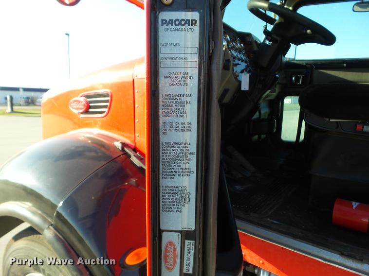 image for item L5727 2007 Peterbilt 335 dump truck