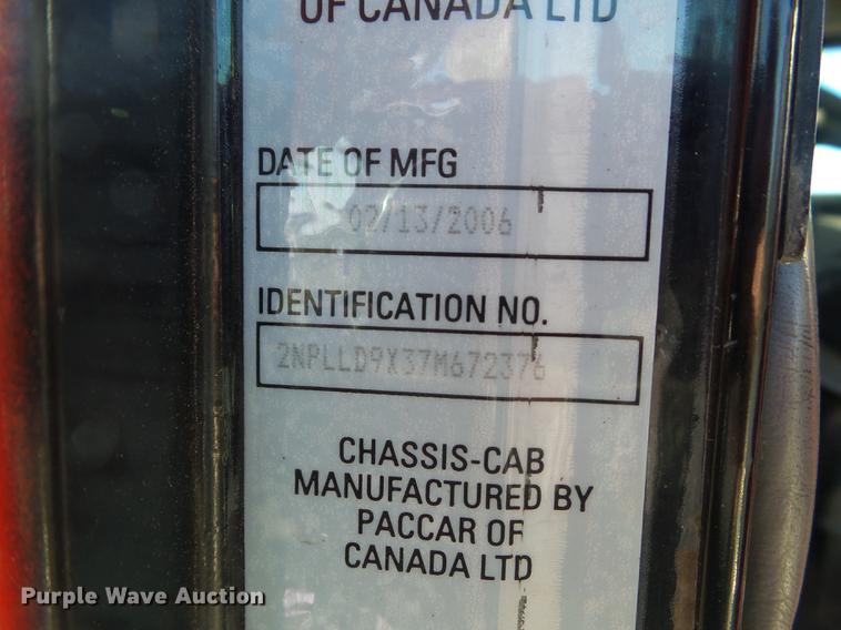 image for item L5727 2007 Peterbilt 335 dump truck