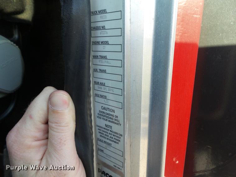 image for item L5727 2007 Peterbilt 335 dump truck