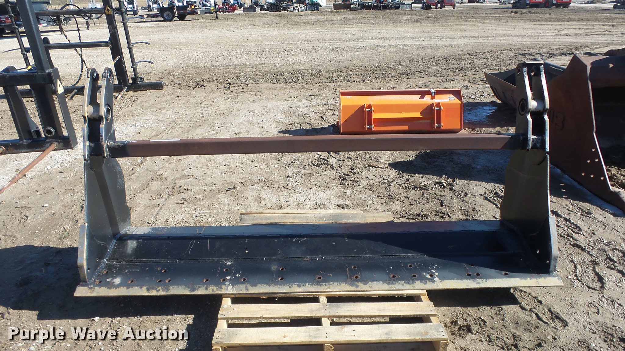 96"W combination bucket cutting edge in Wichita, KS Item EH9113 sold