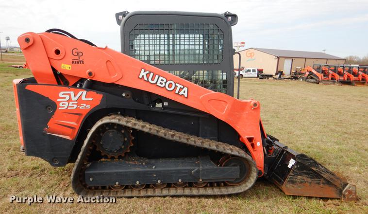 image for item DF2054 2016 Kubota SVL95-2S skid steer