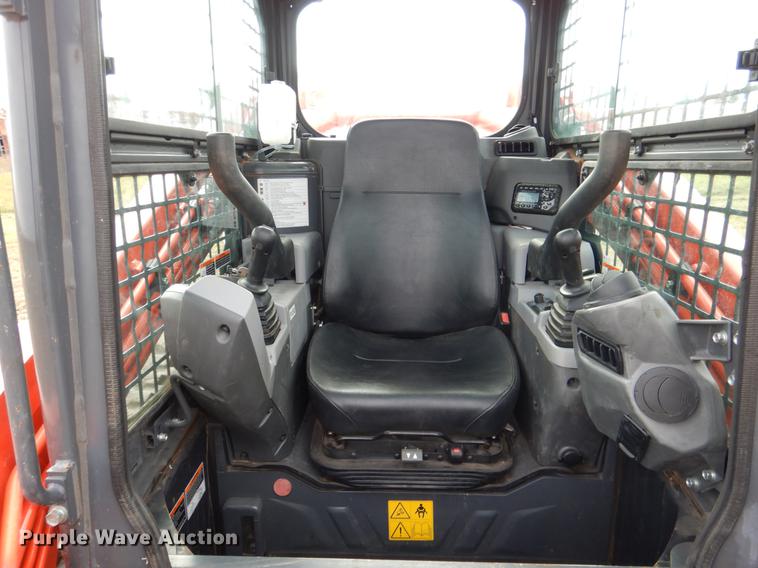 image for item DF2054 2016 Kubota SVL95-2S skid steer