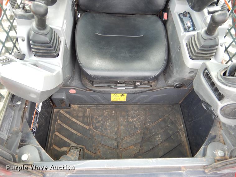 image for item DF2054 2016 Kubota SVL95-2S skid steer