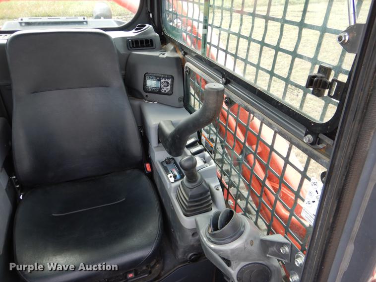 image for item DF2054 2016 Kubota SVL95-2S skid steer