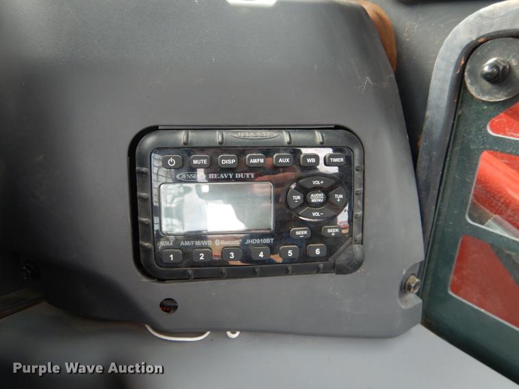 image for item DF2054 2016 Kubota SVL95-2S skid steer