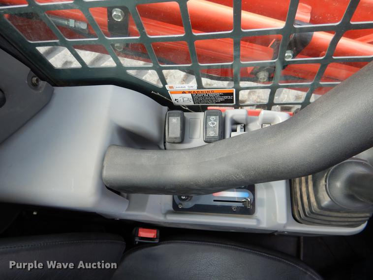 image for item DF2054 2016 Kubota SVL95-2S skid steer