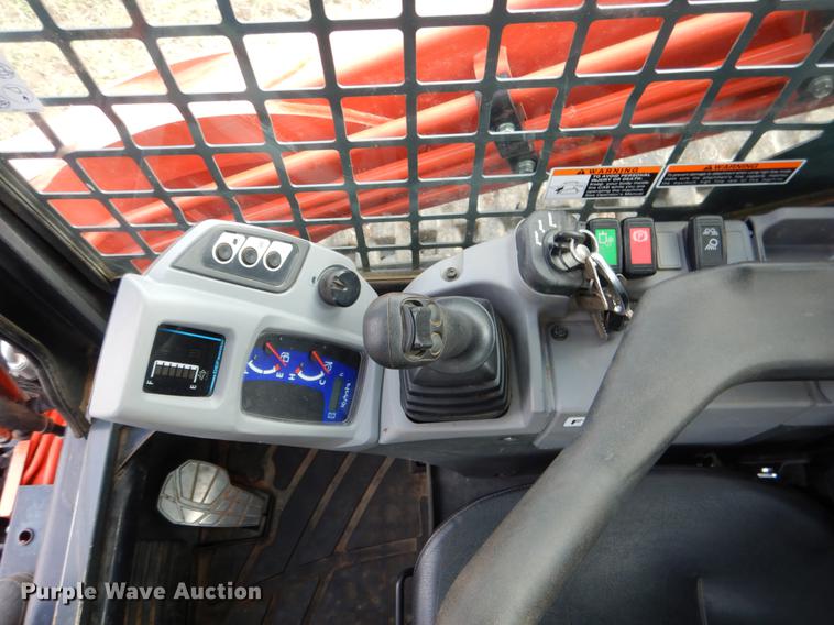 image for item DF2054 2016 Kubota SVL95-2S skid steer
