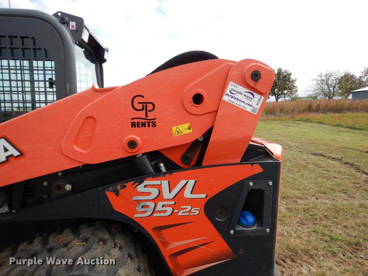 image for item DF2054 2016 Kubota SVL95-2S skid steer