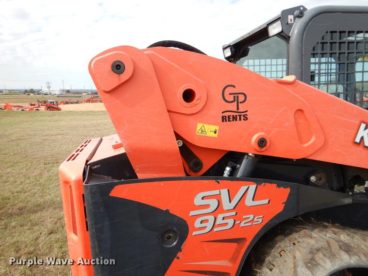 image for item DF2054 2016 Kubota SVL95-2S skid steer