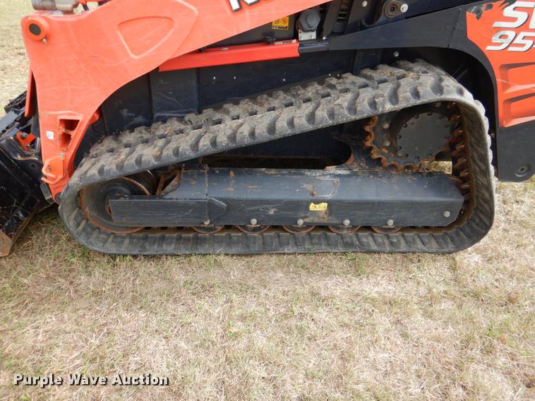 image for item DF2054 2016 Kubota SVL95-2S skid steer
