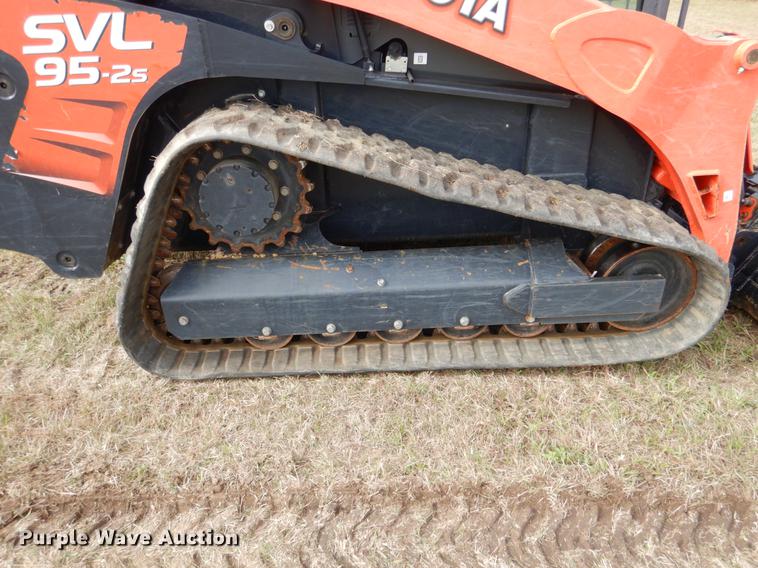 image for item DF2054 2016 Kubota SVL95-2S skid steer