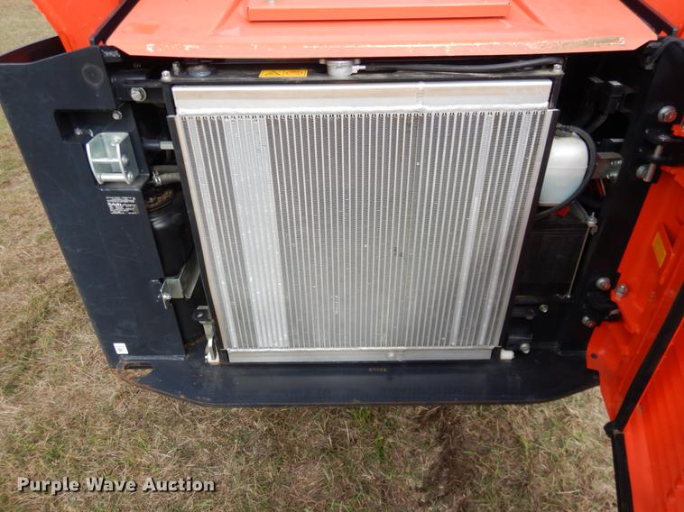 image for item DF2054 2016 Kubota SVL95-2S skid steer