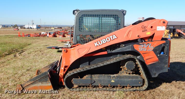 image for item DF2055 2016 Kubota SVL95-2S skid steer