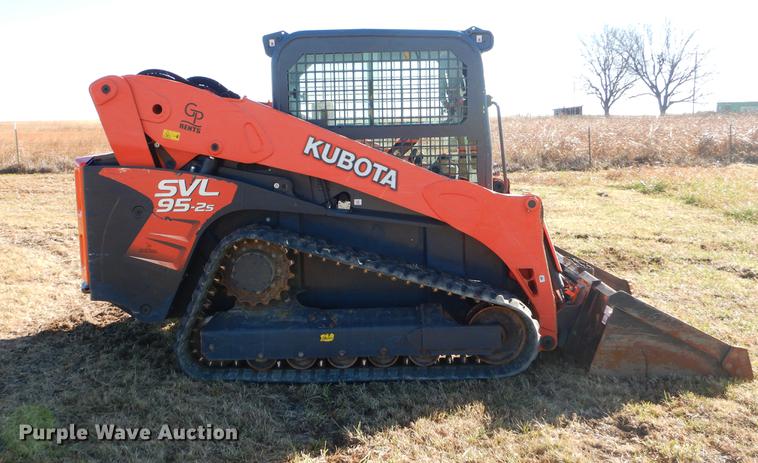 image for item DF2055 2016 Kubota SVL95-2S skid steer