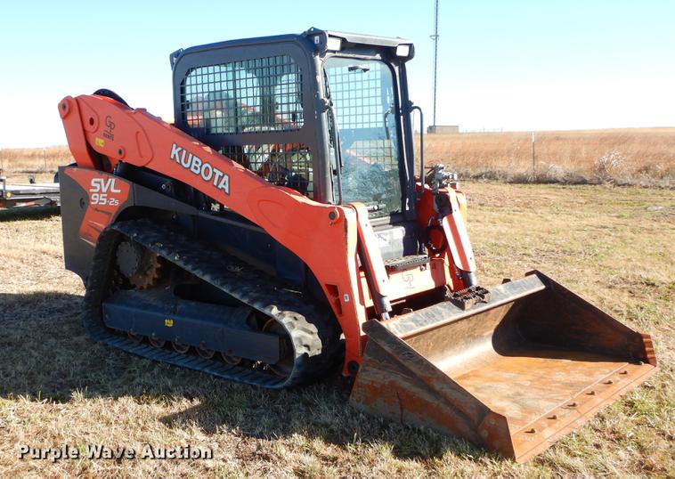 image for item DF2055 2016 Kubota SVL95-2S skid steer