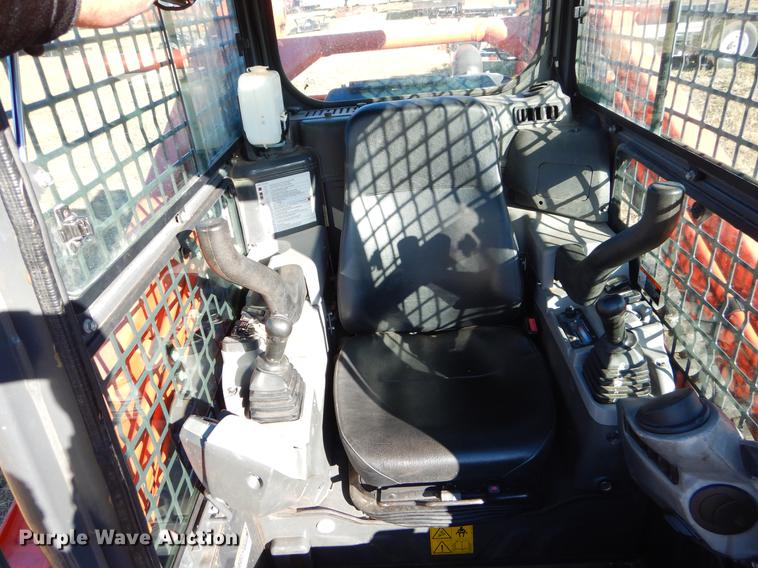 image for item DF2055 2016 Kubota SVL95-2S skid steer