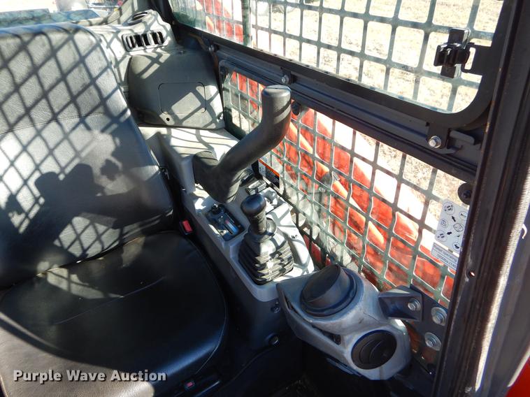 image for item DF2055 2016 Kubota SVL95-2S skid steer