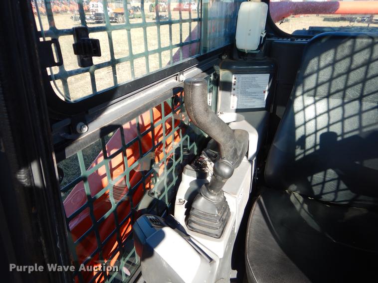 image for item DF2055 2016 Kubota SVL95-2S skid steer