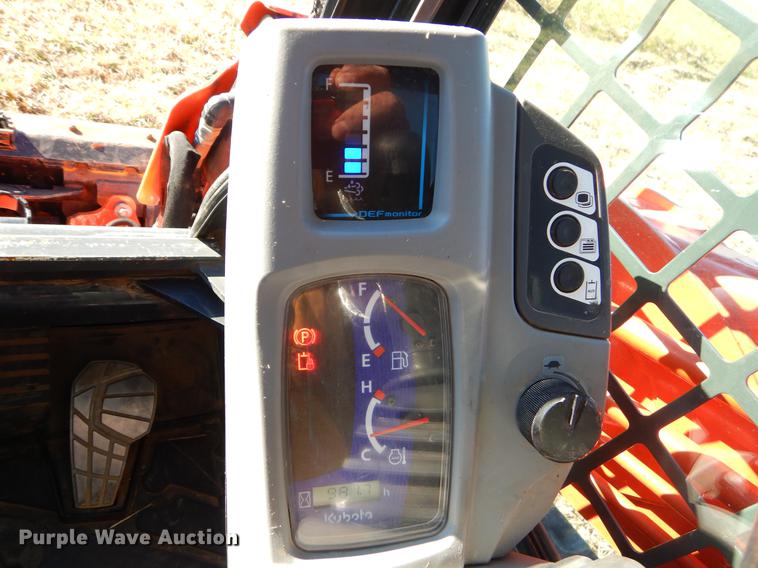 image for item DF2055 2016 Kubota SVL95-2S skid steer