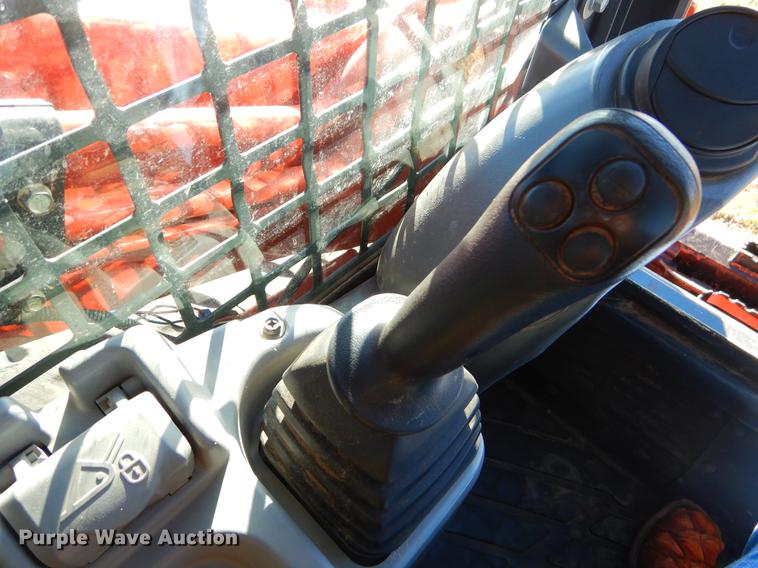 image for item DF2055 2016 Kubota SVL95-2S skid steer