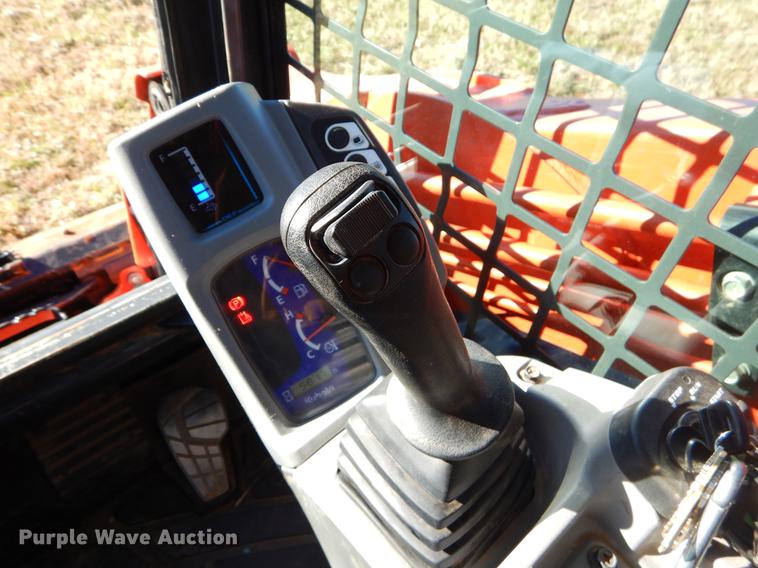 image for item DF2055 2016 Kubota SVL95-2S skid steer