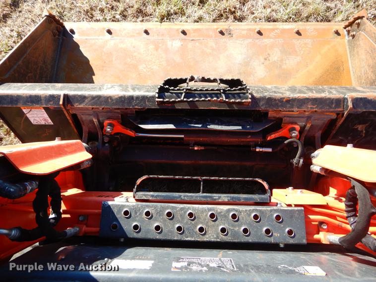 image for item DF2055 2016 Kubota SVL95-2S skid steer