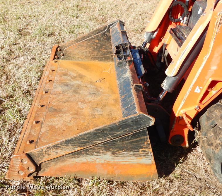 image for item DF2055 2016 Kubota SVL95-2S skid steer