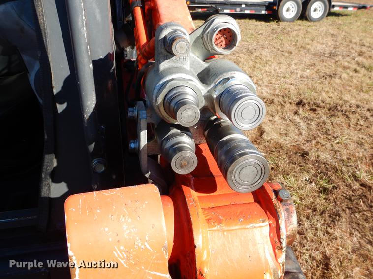 image for item DF2055 2016 Kubota SVL95-2S skid steer