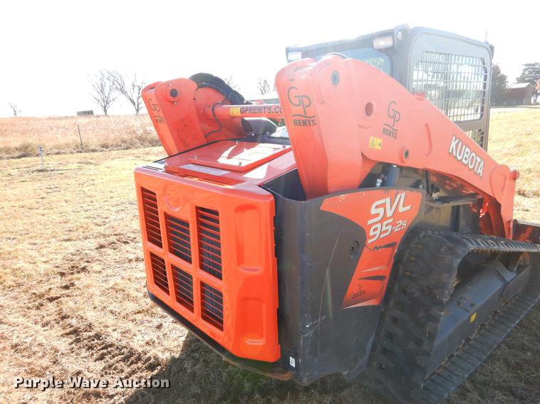 image for item DF2055 2016 Kubota SVL95-2S skid steer
