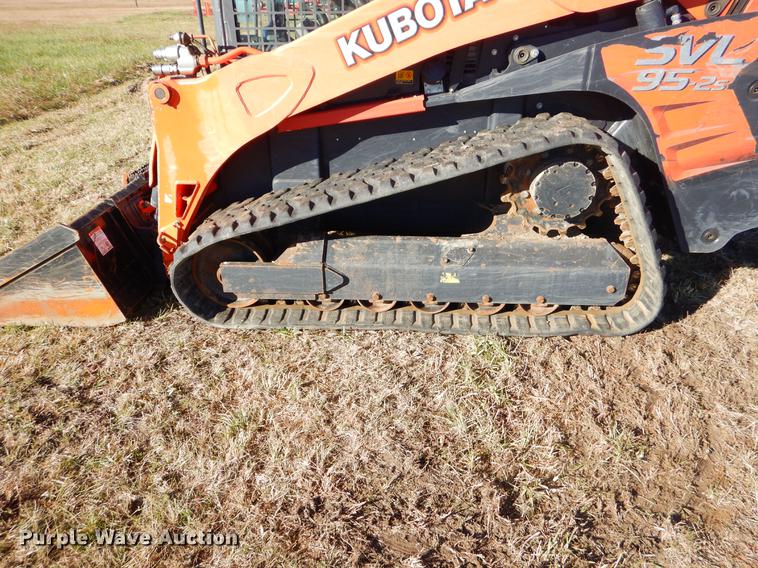 image for item DF2055 2016 Kubota SVL95-2S skid steer