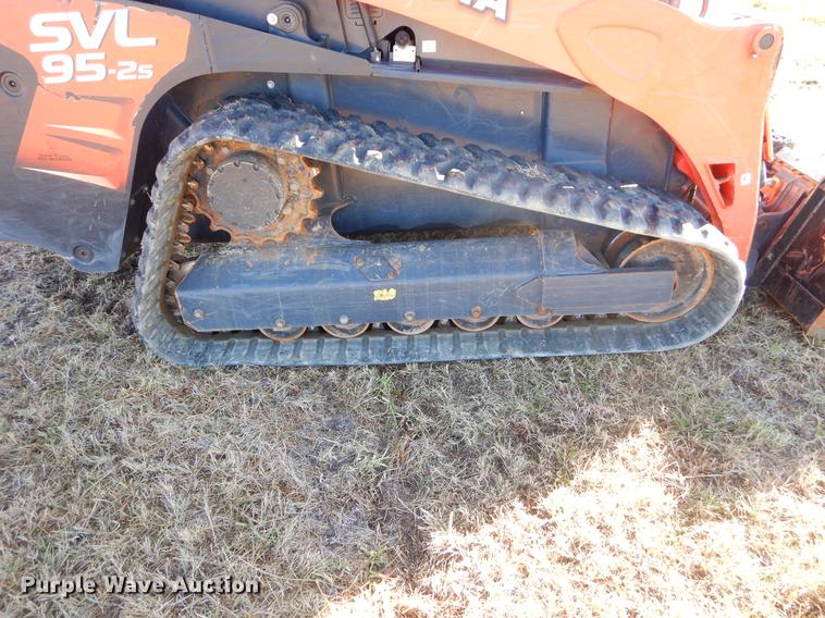image for item DF2055 2016 Kubota SVL95-2S skid steer