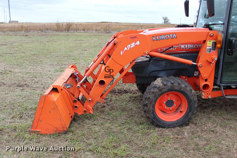 image for item DF2060 2011 Kubota L3240 tractor