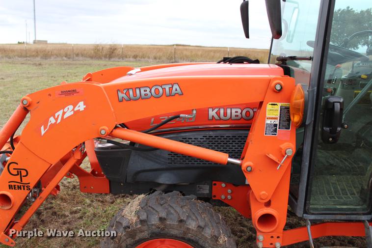 image for item DF2060 2011 Kubota L3240 tractor