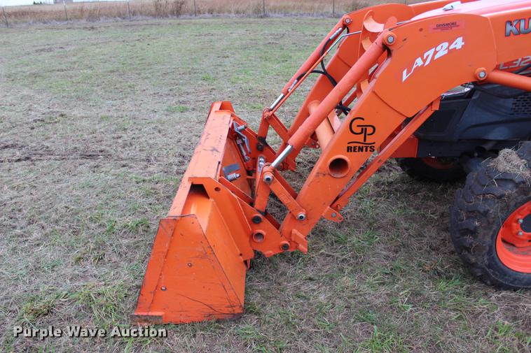 image for item DF2060 2011 Kubota L3240 tractor