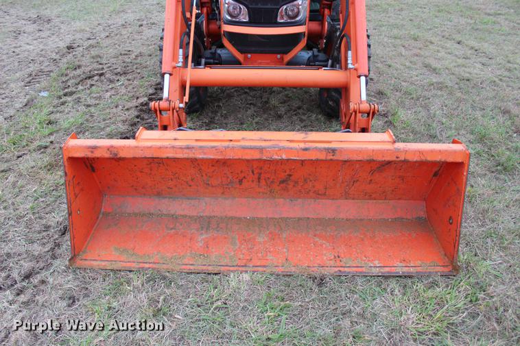 image for item DF2060 2011 Kubota L3240 tractor