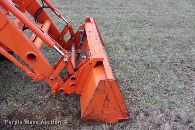 image for item DF2060 2011 Kubota L3240 tractor