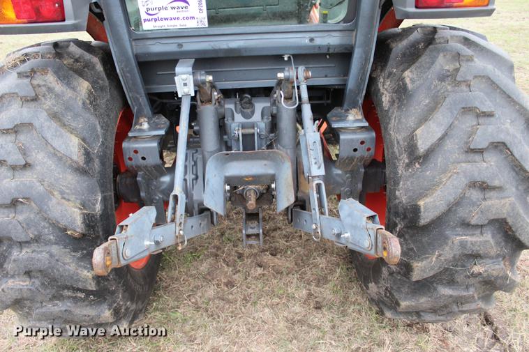 image for item DF2060 2011 Kubota L3240 tractor