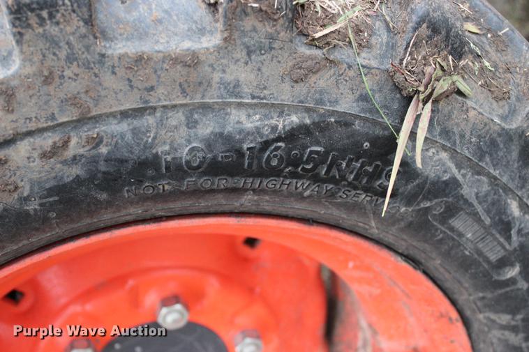 image for item DF2060 2011 Kubota L3240 tractor