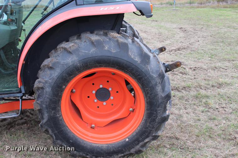 image for item DF2060 2011 Kubota L3240 tractor