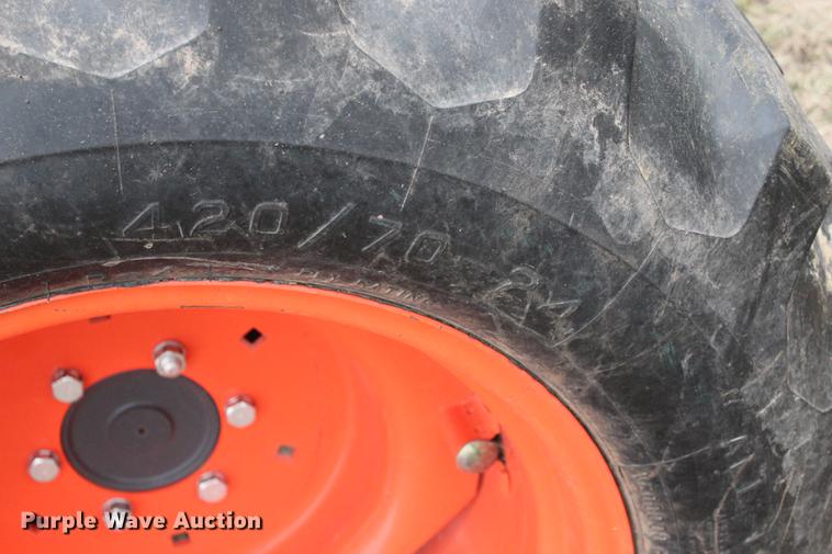 image for item DF2060 2011 Kubota L3240 tractor