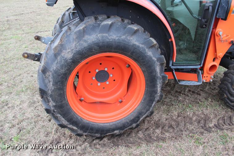 image for item DF2060 2011 Kubota L3240 tractor