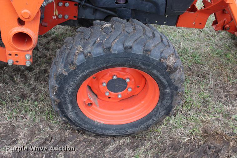 image for item DF2060 2011 Kubota L3240 tractor