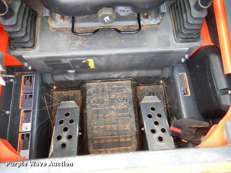 image for item DF2062 2017 Kubota SSV65 skid steer