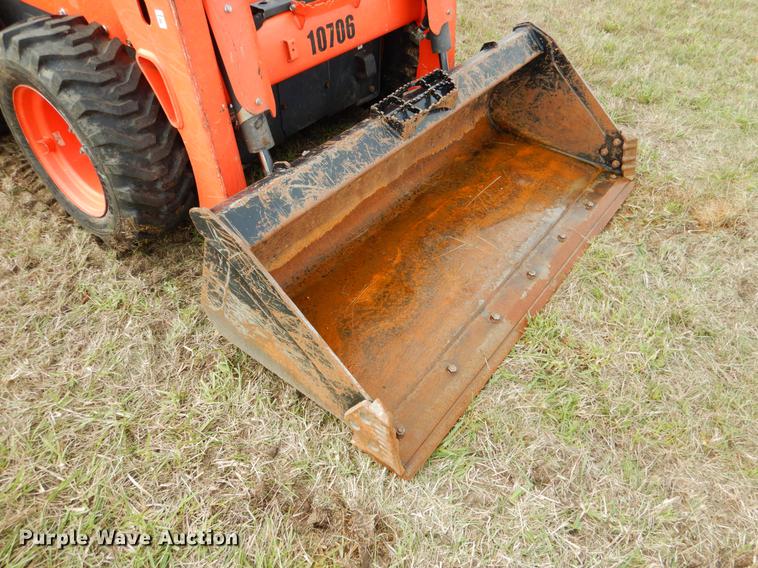 image for item DF2062 2017 Kubota SSV65 skid steer