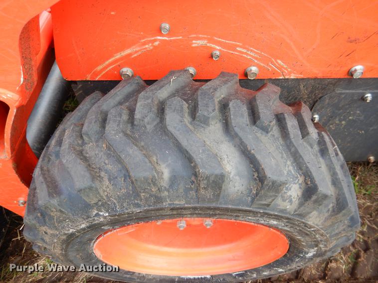 image for item DF2062 2017 Kubota SSV65 skid steer